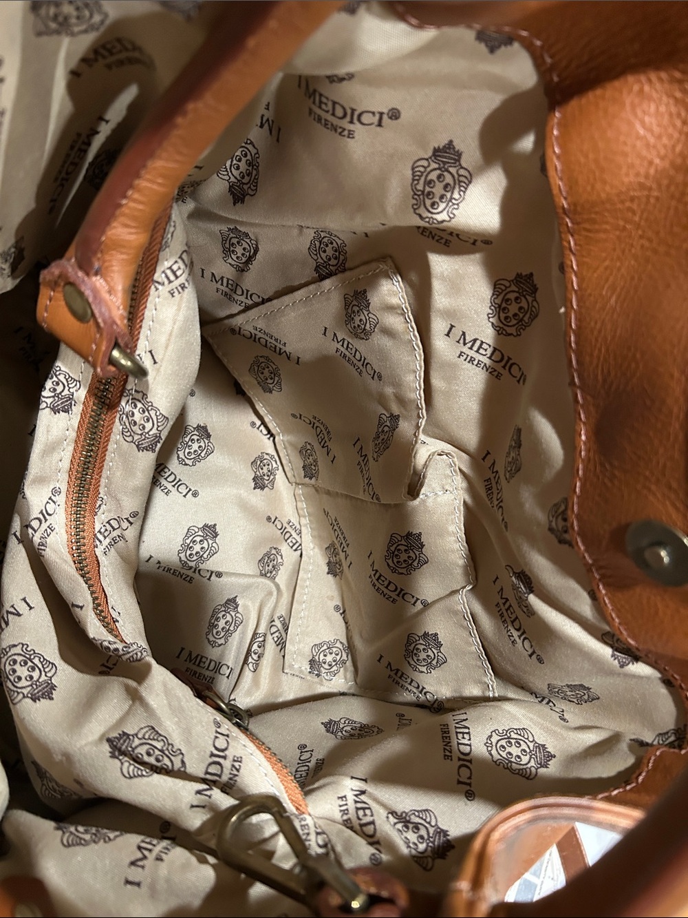 I Medici Classic Brown Leather Shoulder Hobo Bag - Picture 8 of 15